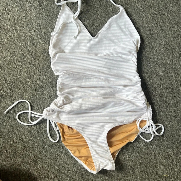 Albertine One Piece White Swimsuit, size T1 / small - Picture 12 of 12